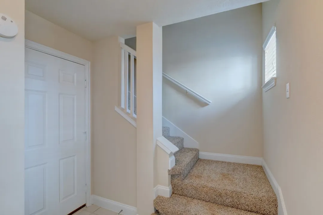 Monticello Oaks Townhomes - Photo 4 of 33